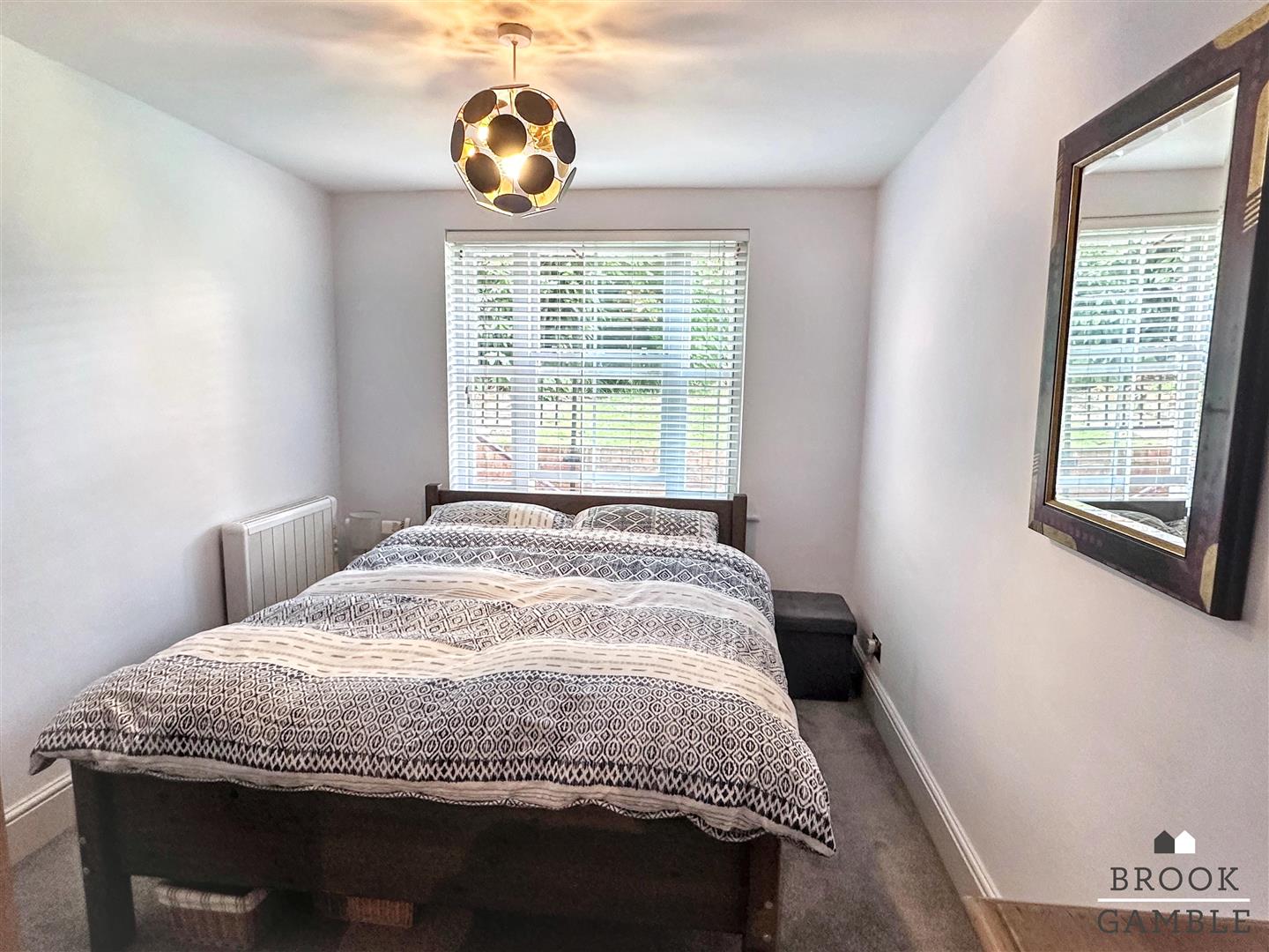 2 Bedroom Flat. Spencer Road in Eastbourne,  12